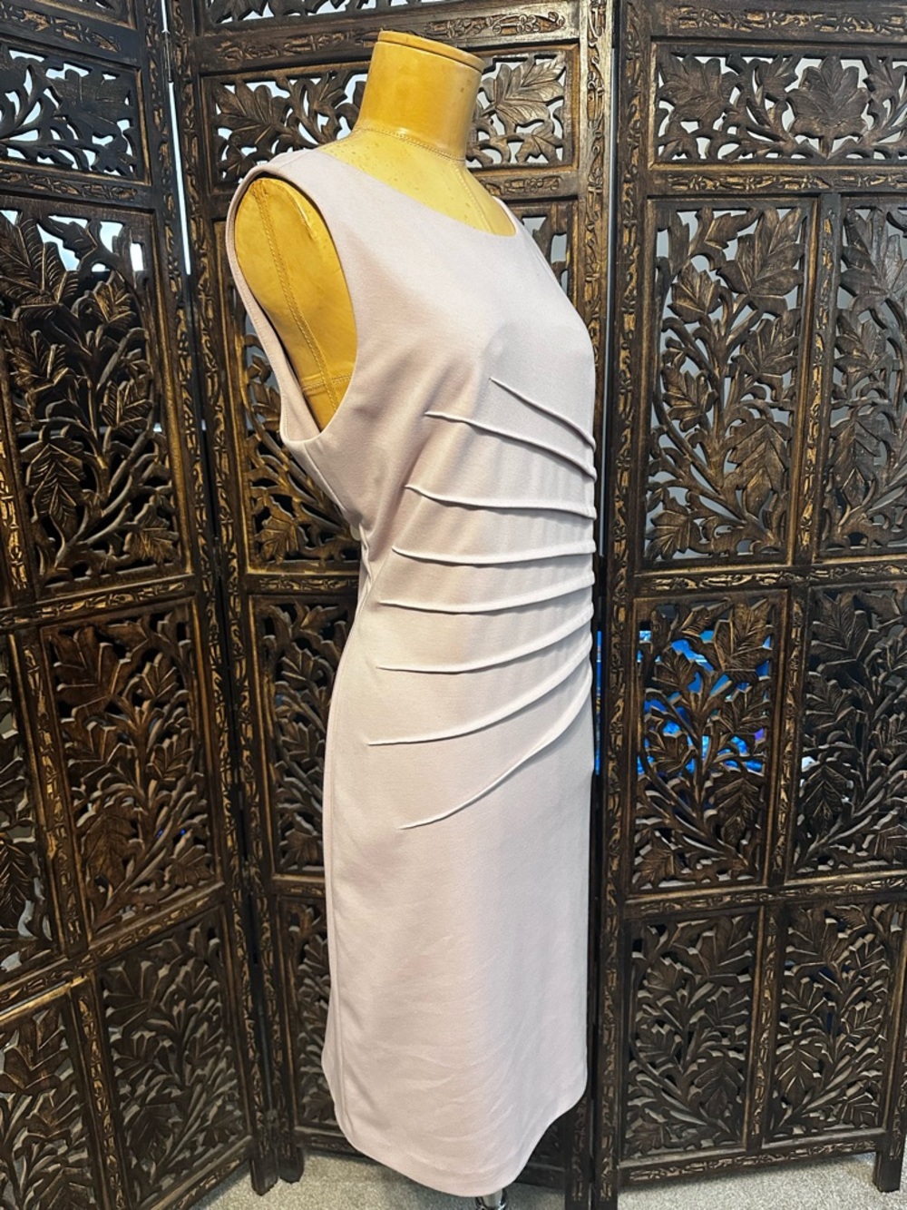 Ivanka Trump Size 14 Sleeveless Pleated Detail Sheath Dress in Light Lavender - Picture 3 of 4